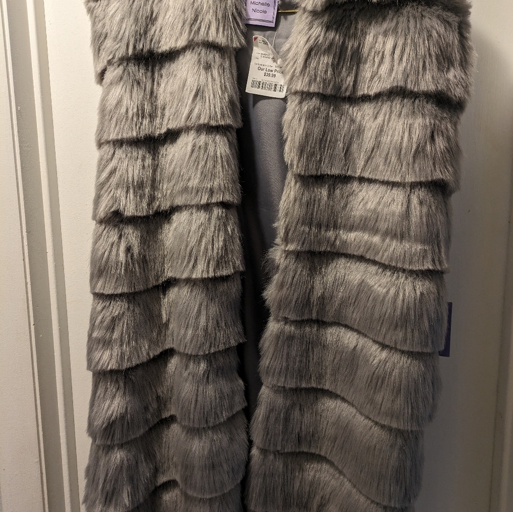 NWT Fur sleeveless vest
